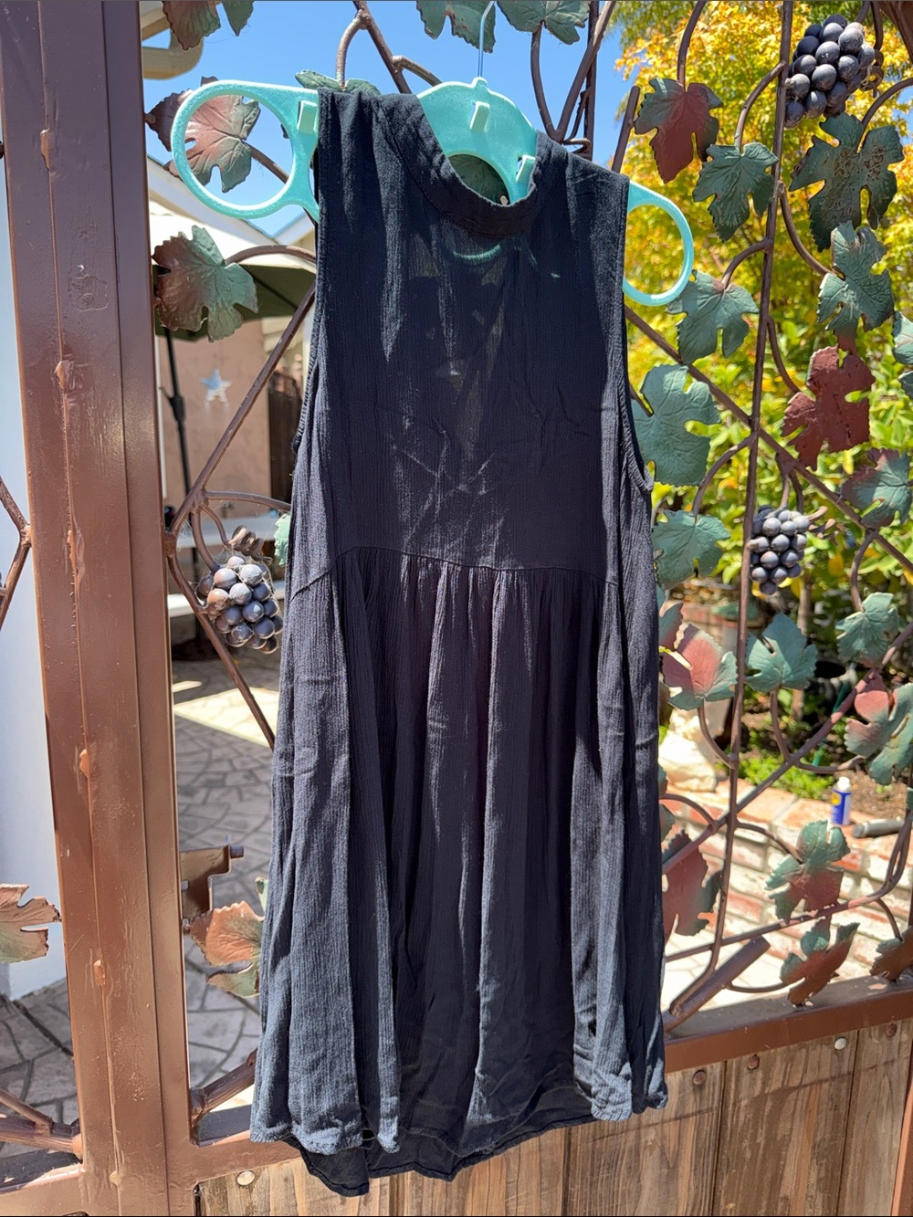 Women’s Black Sleeveless Swing Dress